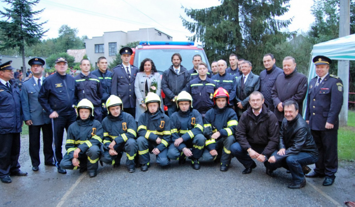 2. fotografia fotogalérie Dobrovoľný hasičský zbor / Odovzdávanie nového hasičského vozidla - foto